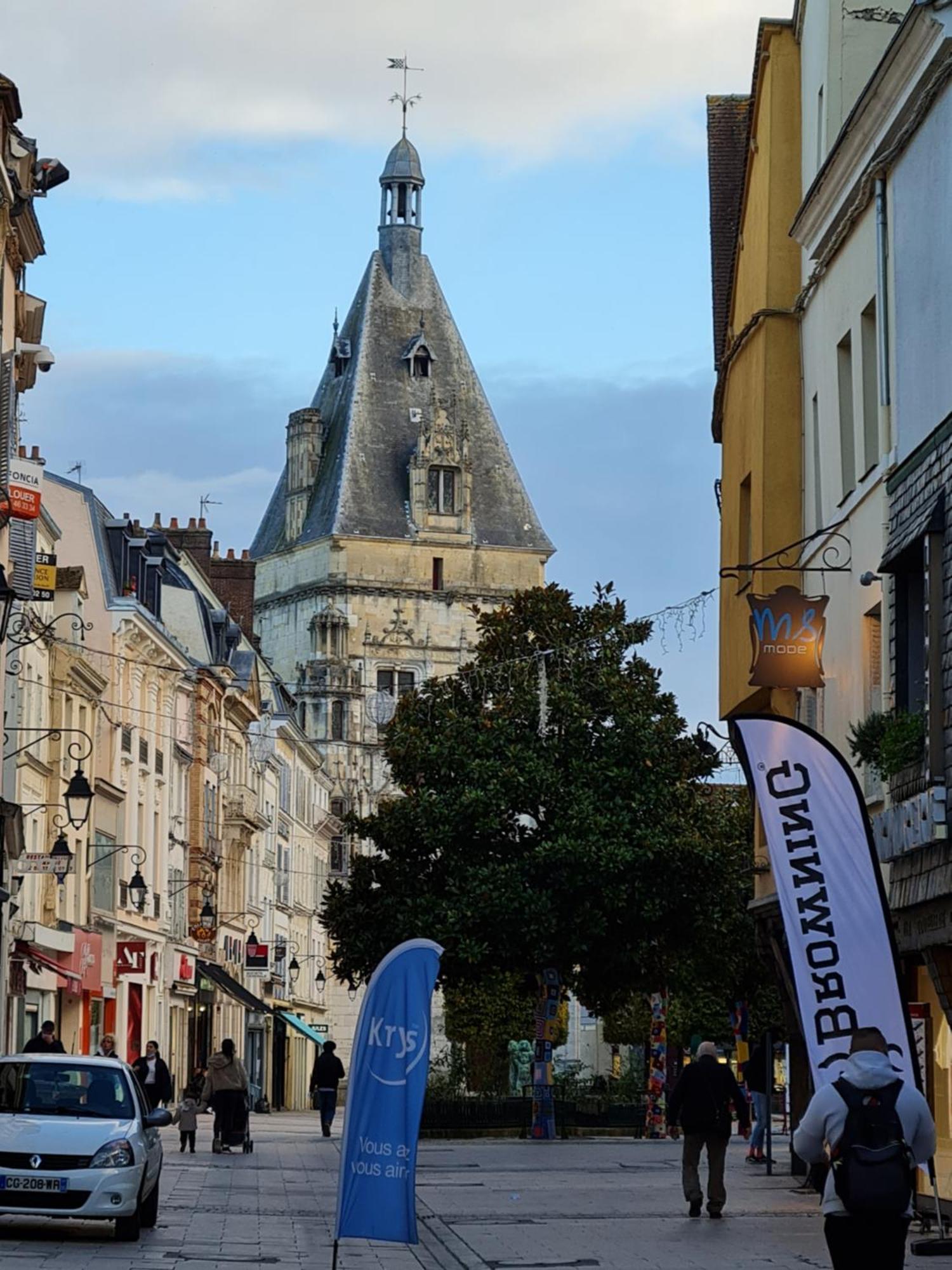 Apartamento Bienvenue Dans La Jungle Dreux Exterior foto